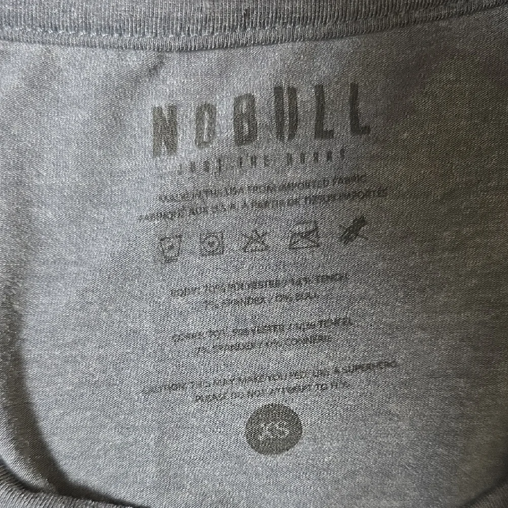 NOBULL Women's Charcoal Cropped Muscle Tee - Picture 4 of 4